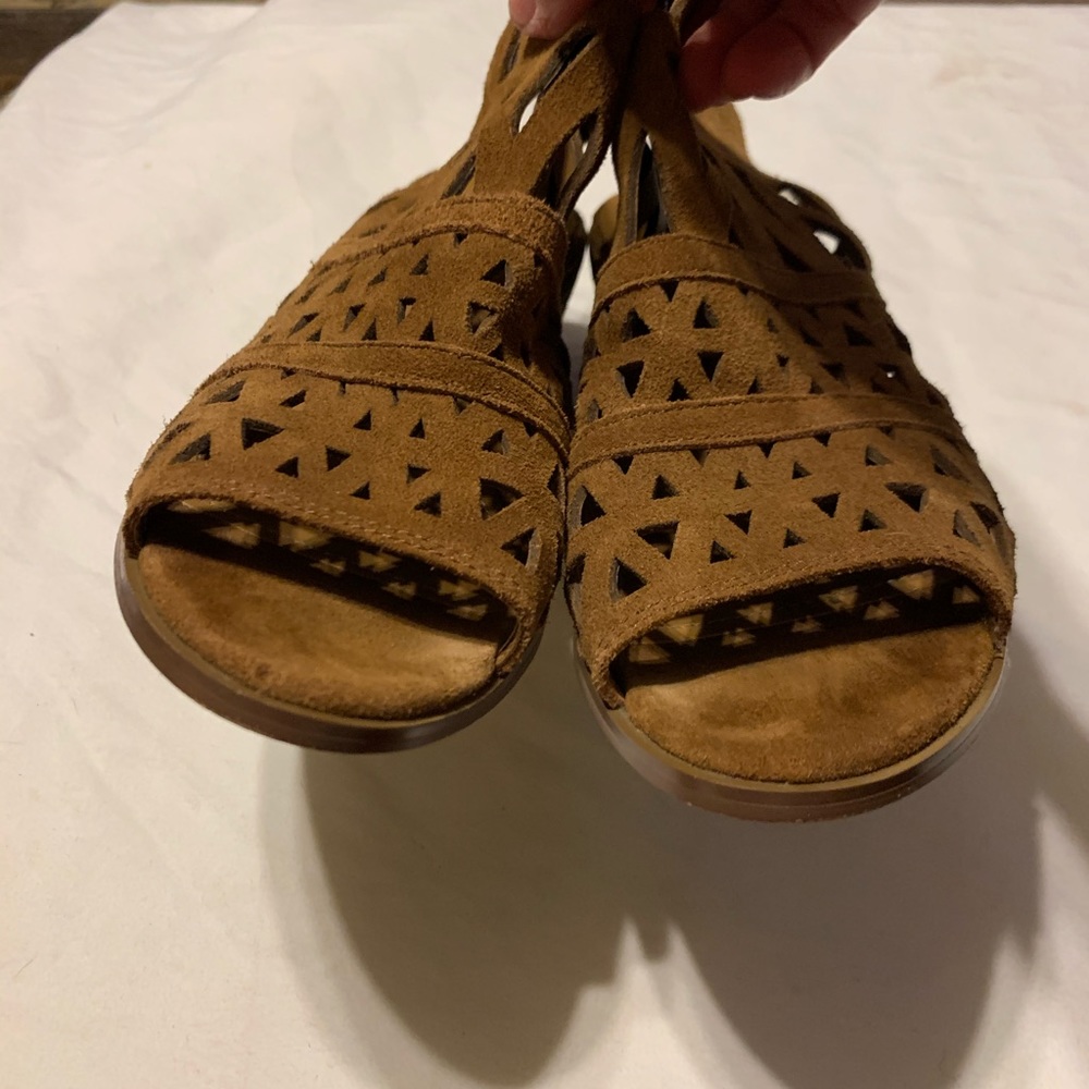 Sz 8.5 Steve Madden Estée Suede Sandals - Picture 3 of 12